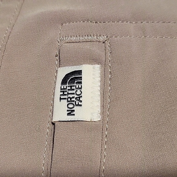 The North Face Tan Women's Polyester Elastane Zip Front 5 Pocket Shorts - Size 6 - Picture 3 of 11